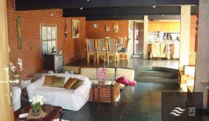 REF: SO0318 Sobrado de 320 m² com 7 salas sendo que 2 possuem banheiros, 5 wc  para locação no Cambuci!