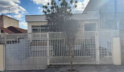 Aconchegante casa tipo para venda com 4 quartos, sendo 2 suítes, 256m²