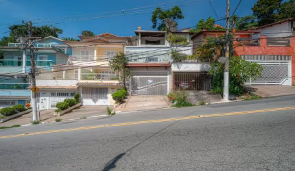 Agradável sobrado para venda com 4 quartos, sendo 2 suítes, 236m²
