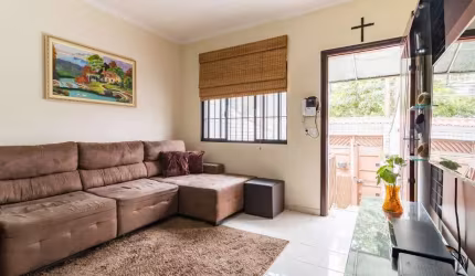 Agradável casa tipo para venda com 2 quartos, sendo 2 suítes, 104m²