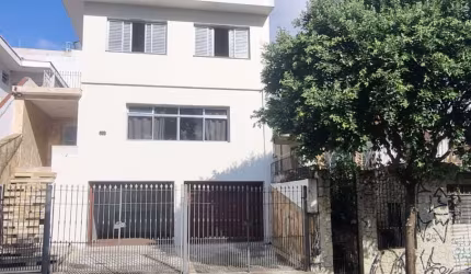 Atraente sobrado para locação com 3 quartos, sendo 1 suíte, 230m²