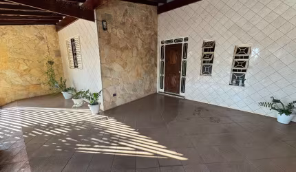 Casa Bairro Martins Excelente Estrutura Aceita Permuta