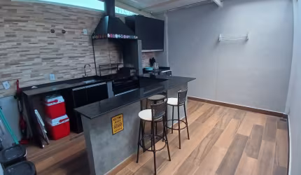 Linda casa a venda, dentro de condomínio fechado