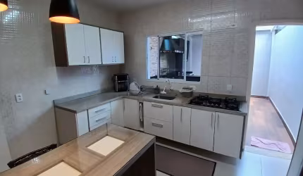 Linda casa a venda, dentro de condomínio fechado