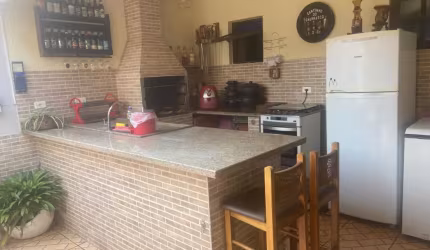 Linda casa a venda sobrado 3 dormitórios sendo 1 suíte