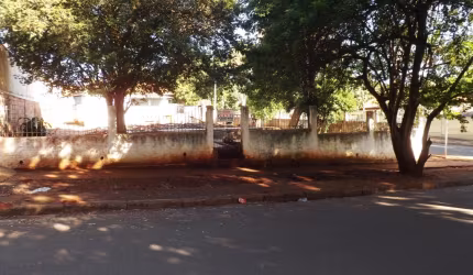 VENDE-SE EXCELENTE TERRENO ESQUINA ZONA 06