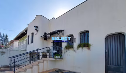 Casa 3 quartos, 1 suite com banheira, 3 vagas, 2 salas, 200m2 de construção e 300m2 de terreno, ar condicionado, churrasqueira, sol da manhã