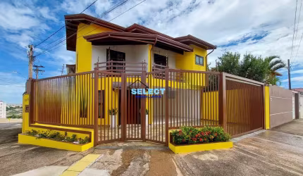 Espetacular Casa à Venda em Campinas-SP: 3 Quartos, 1 Suíte, 3 Salas, 3 Banheiros, 4 Vagas, 283m² no Jardim Antonio Von Zuben!