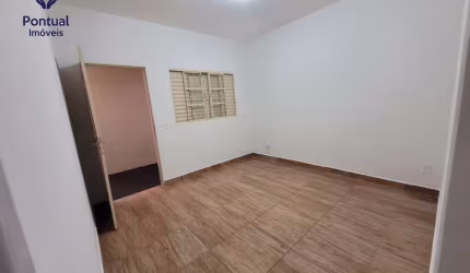 Casa para aluguel, 2 quartos, 1 vaga, Santa Mônica - Uberlândia MG