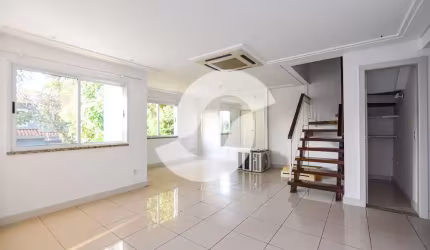 CASA EM CONDOMIO COM LAZER COMPLETO E PRÓXIMO A TODOS OS COMÉRCIOS