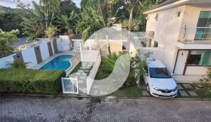 CASA EM CONDOMINIO COM LAZER E PRÓXIMO A TODOS OS COMÉRCIOS DA REGIÃO COM 2 QUARTROS   E 1 VAGA