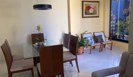 Casa em condomínio no Miragem