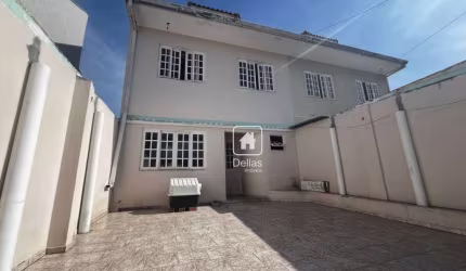 Sobrado com 3 dormitórios à venda, 238 m² por R$ 790.000 - Capão da Imbuia - Curitiba/PR