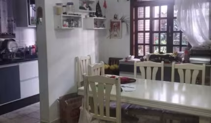 Linda casa ,com excelente acabamento!  Oportunidade imperdível para você que  procura conforte, e um lugarzinho pra chamar de Seu. - CA6827