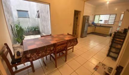 CASA À VENDA NO JARDIM REGINA