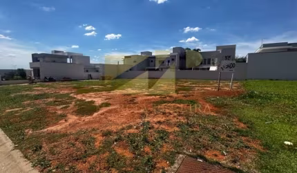 TERRENO À VENDA NO CONDOMÍNIO DONA LUCILLA