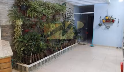 SOBRADO À VENDA NO CONDOMÍNIO VILLAGIO DE ITAICI