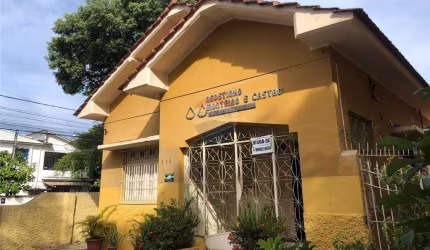 Vendo casa de esquina na Boa Vista UNICAP