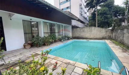 Vendo casa 468,65 m² | 4 quartos | piscina | 5 vagas estacionamento | em ótimas condições