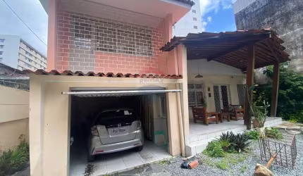 Vendo Casa na Madalena – 344m² | 3 Quartos (2 Suítes) | 14 Ambientes | Excelente Localização