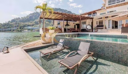 Casa com 7 quartos (sendo 5 suítes) e vista mar em Angra dos Reis - RJ.