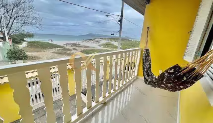 Duplex pé na areia com 2 quartos no Foguete, Cabo Frio - RJ.