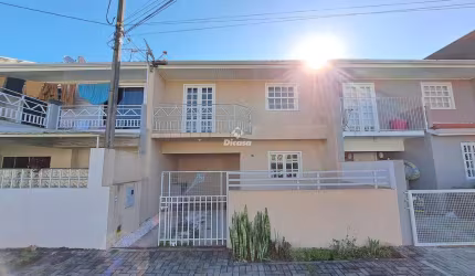 Casa com 3 quartos à venda na Rua Edvino Antônio Deboni, 482, Fazendinha, Curitiba, 70 m2 por R$ 410.000