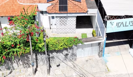 MARAVILHOSA CASA A VENDA  COM 3 QUARTOS  NO BAIRRO BELA VISTA