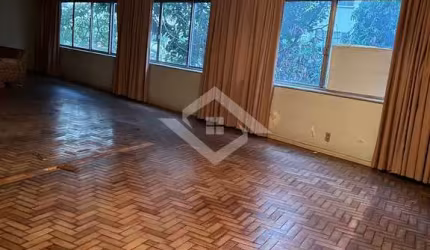 Apartamento Exclusivo à Venda em Copacabana: 330m², 4 Quartos, Sol da Manhã