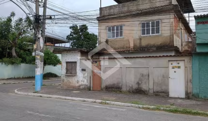 Duas Casas  3 quartos e  a outra de   2 quarto