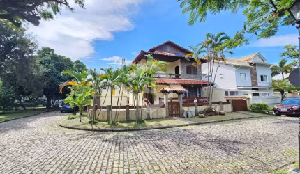 Casa em Condomínio Fechado na Barra da Tijuca: 4 Quartos, 300 m²