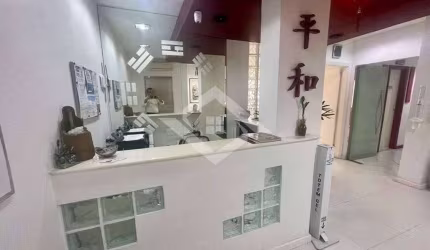 Excelente Sala Comercial de 257m² Próxima ao Metrô – Oportunidade Imperdíve
