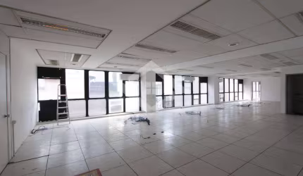 Excelente Sala Comercial de 50m² com Vaga ao Lado do Metrô em Botafogo