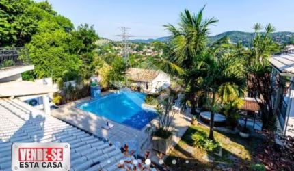 Casa em Condomínio com 4 Quartos (3 Suítes) à Venda no Badu – Niterói/RJ