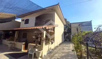 Casa dúplex na pedra de Guarariba