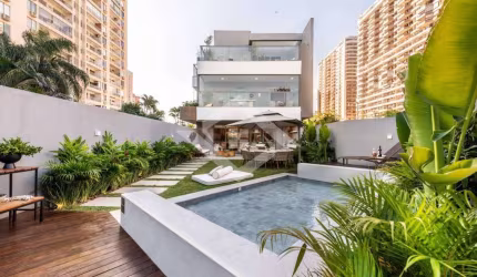 Casa Triplex de 3 Quartos para Venda na Barra da Tijuca com 338 m²