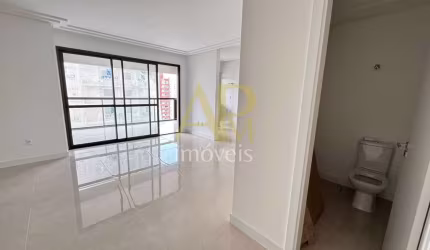 Apartamento à Venda com 03 dormitórios, sendo 3 suíte no bairro Estreito.