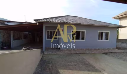 Casa a venda com 3 dormitórios, sozinha no terreno, Fundos- Biguaçu