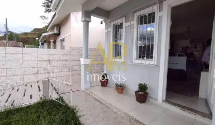 Casa à Venda: 02 dormitórios com piscina em São Sebastião na Palhoça!