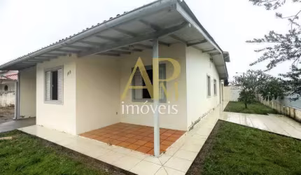 Casa à venda ampla: 4 dormitórios (1 suíte), a 180m do mar - Praia de Fora