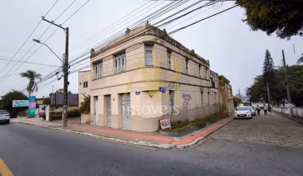 Casa à venda, averbada com 4 dormitórios no Centro histórico de São José.