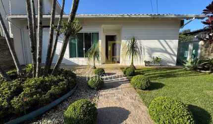 Casa à venda com 4 dorm (1 suíte), piscina e financia - Centro, Palhoça