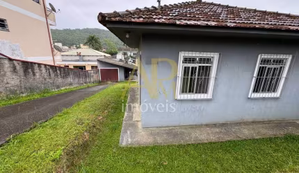 Casa à venda com 2 dormitórios, laje e sozinha no terreno - Jardim Janaina