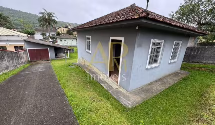 Casa à venda com 2 dormitórios, laje e sozinha no terreno - Jardim Janaina