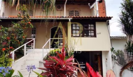# Casa com 5 quartos e 254m2 em Barreiros - São José/SC
