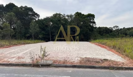 Sobrado em fase inicial à venda na Nova SJ: 2 suítes e área fundos