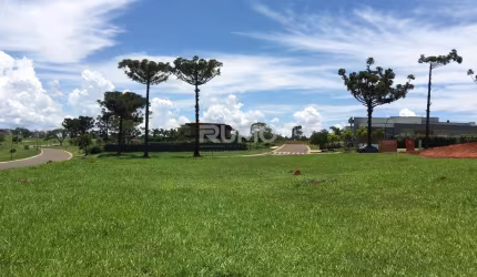 Terreno em condomínio fechado à venda na Avenida Armando Mário Tozzi, s/n, Centro, Jaguariúna por R$ 640.000
