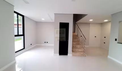 Sobrado para Venda em Curitiba, Uberaba, 3 dormitórios, 2 suítes, 3 banheiros, 2 vagas