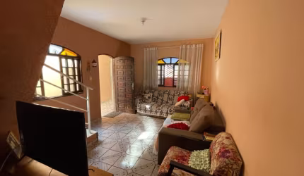 Casa 3 quartos 2 vagas + edícula com 2 cômodos- Carapicuíba.