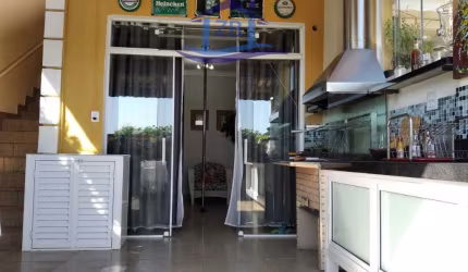 Casa incrível em Cotia  em Ótimo Condomínio - km 31 da Raposo  Tavares.